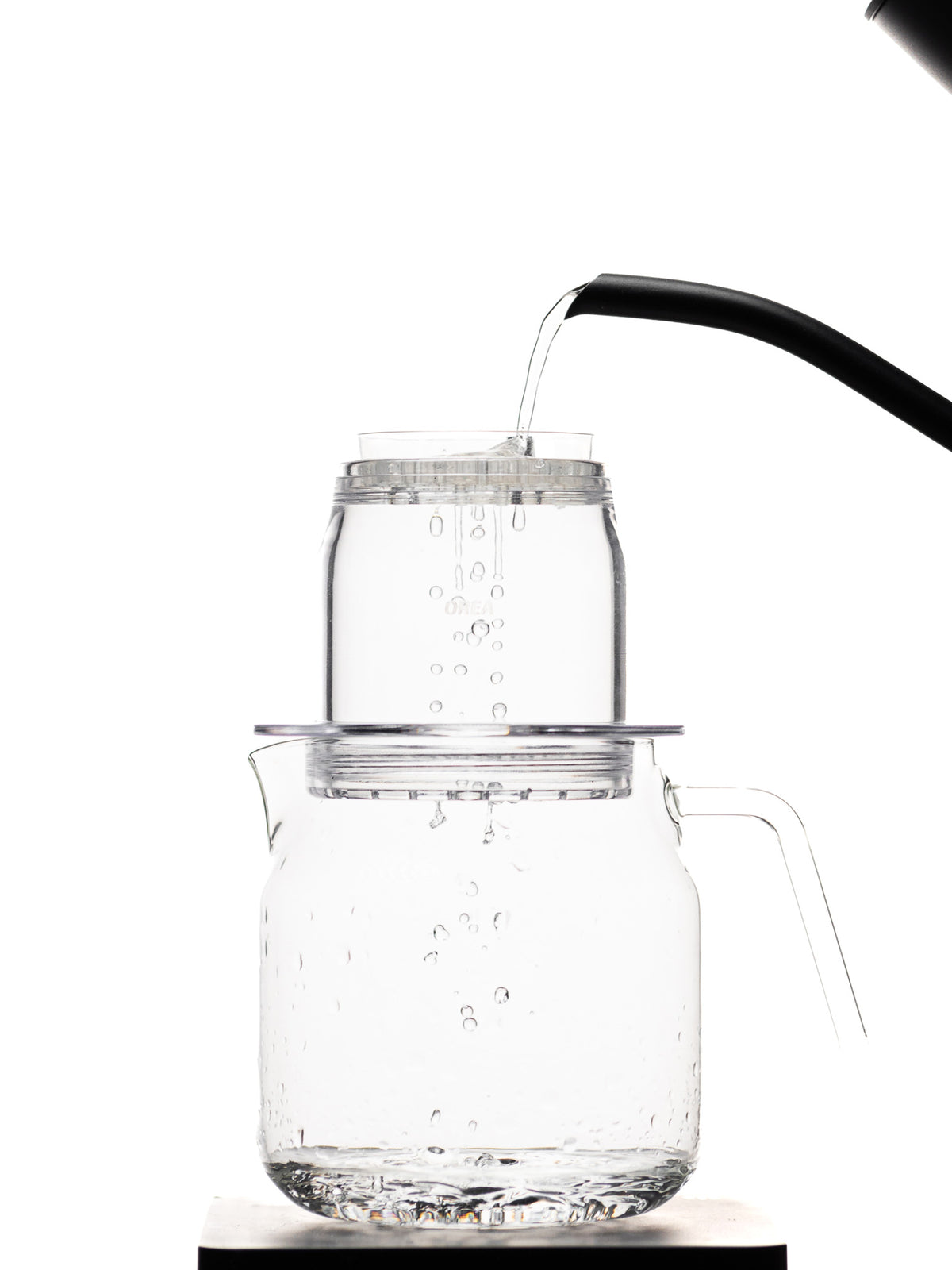 Pouring water with the orea Z1 speciality coffee brewer